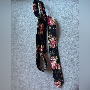 Floral skinny tie